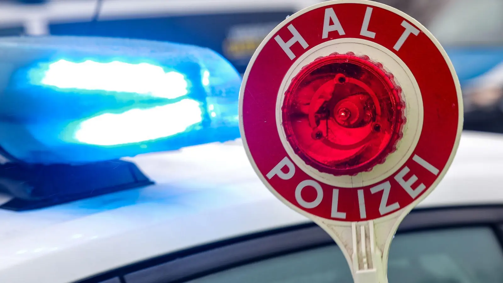 Die Beamten fanden die Kinder bei einer Kontrolle auf der A3. (Symbolbild) (Foto: Jan Woitas/dpa)