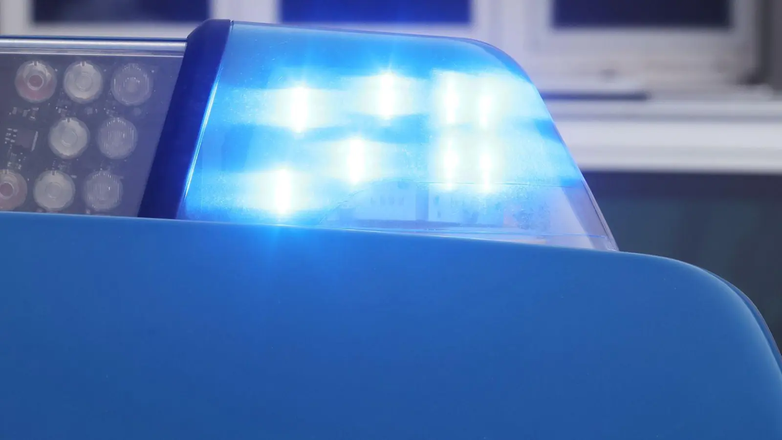 Die Einsatzkräfte überprüften, ob alle Passagiere vollzählig waren. (Symbolbild) (Foto: Bodo Schackow/dpa)