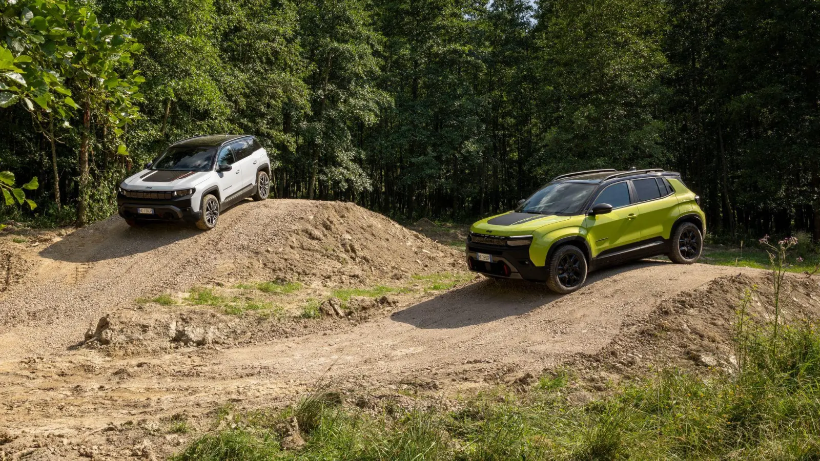 Vielseitige Antriebspalette: Neben den E-Versionen kommt der Compass auch als Mild-Hybrid und als Plug-in-Hybrid daher. (Foto: Carmine Arrichiello/CA STUDIOS/Jeep/dpa-tmn)