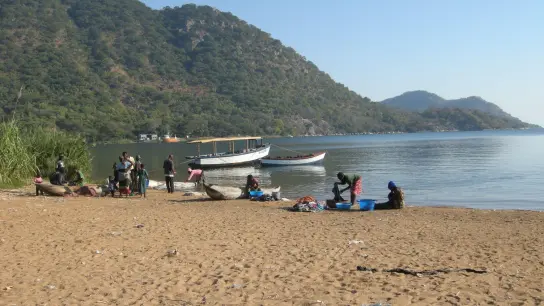 Einer der ältesten Seen der Welt - der Malawisee im südlichen Afrika - ist von Umweltschützern zum „bedrohten See des Jahres 2022“ erklärt worden. (Foto: picture alliance / dpa)