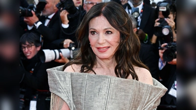 Iris Berben zeigte sich in bei den diesjährigen Filmfestspielen in Cannes auf dem roten Teppich. (Archivbild) (Foto: Terenghi/Ipa-Agency.Net/IPA via ZUMA Press/dpa)