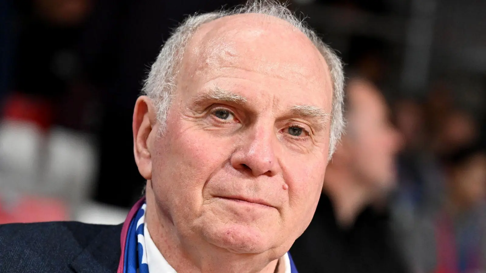 Bayern Münchens Ehrenpräsident Uli Hoeneß soll es nach einer kurzen Schrecksekunde gut gehen. (Foto: Ulrich Gamel/Bildagentur kolbert-press/dpa)