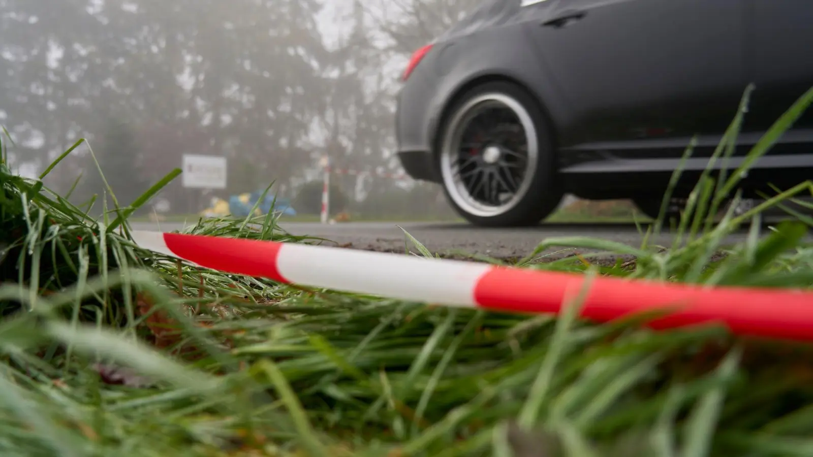 In Runkel trauern Angehörige um verstorbene Arbeiter.  (Foto: Sascha Ditscher/dpa)