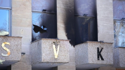 Beim Brandanschlag auf das „Russische Haus“ in Prag entstand Sachschaden. (Archivbild) (Foto: Petr David Josek/AP/dpa)