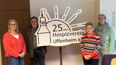 Freuen sich schon auf die Festlichkeiten zum 25-jährigen Bestehen des Hospizvereins Uffenheim (von links): Petra Tatsch, Wolfgang Barz, Martha Meister und Ursula Hoefer. (Foto: Sylvia Fehlinger)