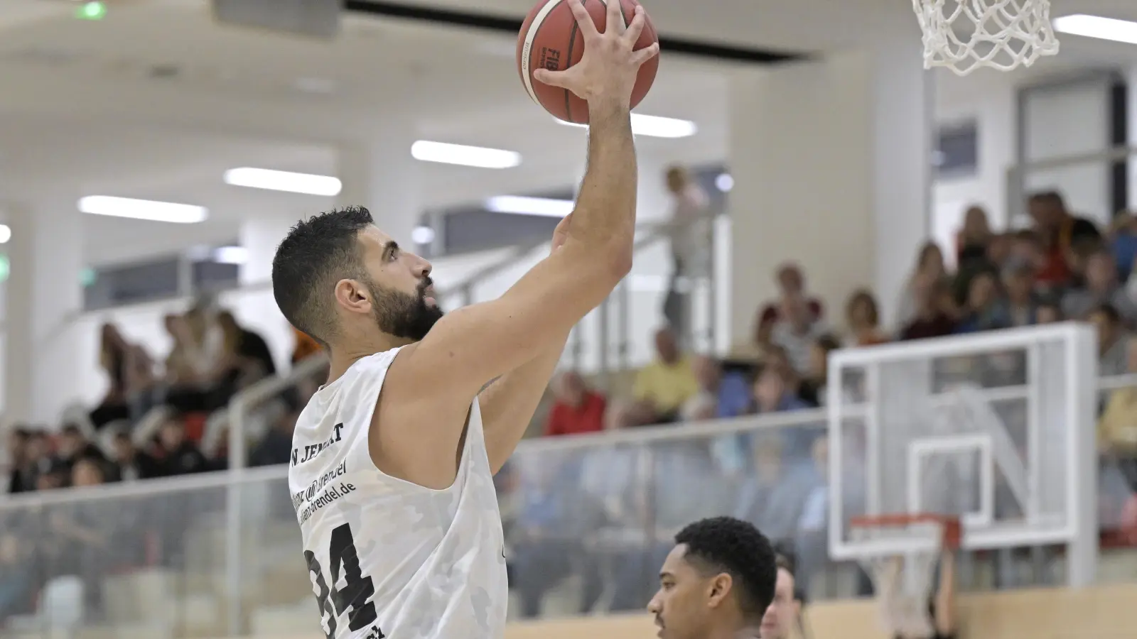 Viel brachte der TTV nicht zu Stande, die Reboundarbeit von Nedal Jenniat (hier bei einem anderen Spiel) passte aber. (Foto: Martin Rügner)