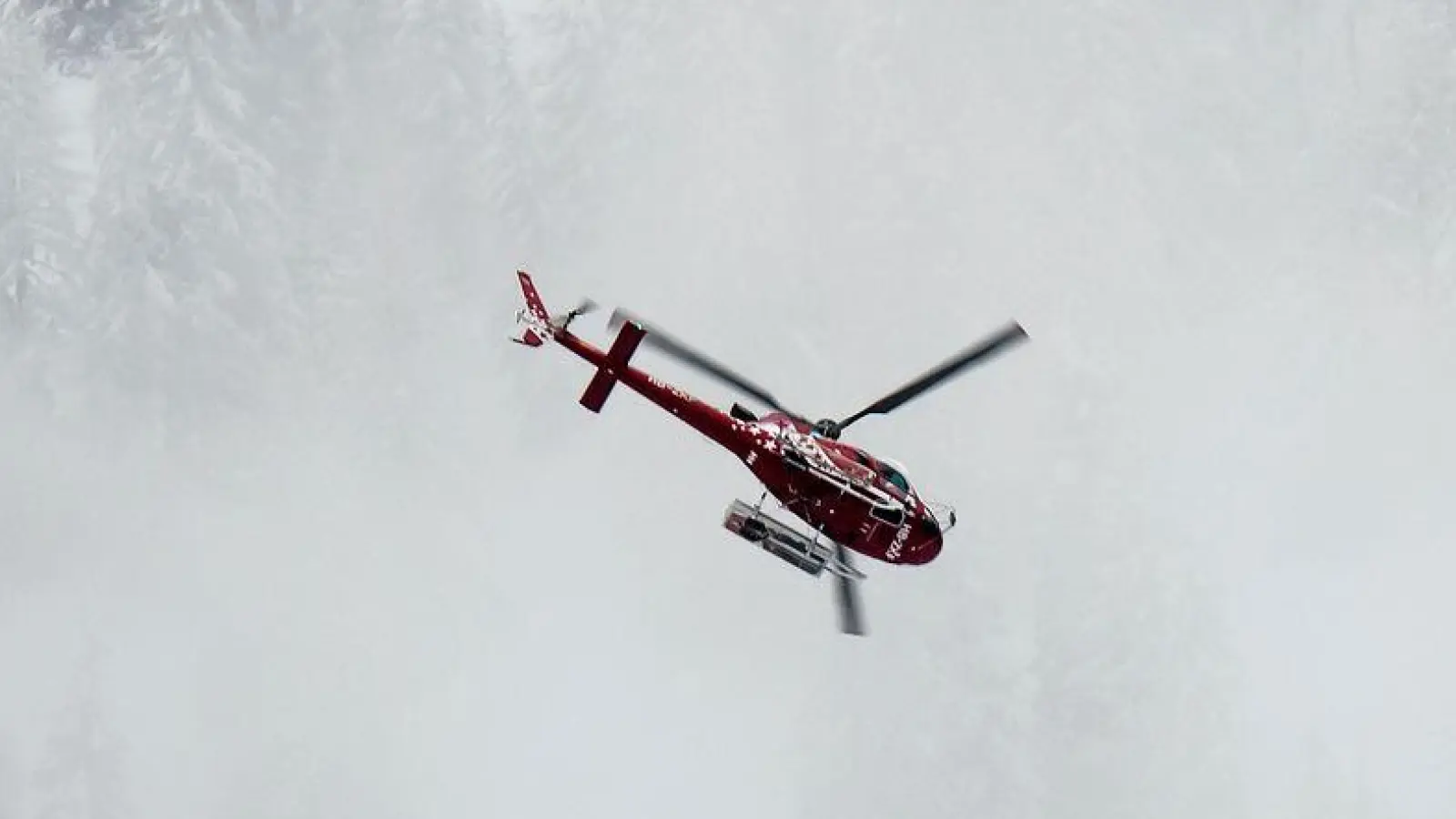 In der Schweiz sind die Leichen von fünf Skitourengängern entdeckt worden. (Foto: Archiv) (Foto: Jean-Christophe Bott/KEYSTONE/dpa)