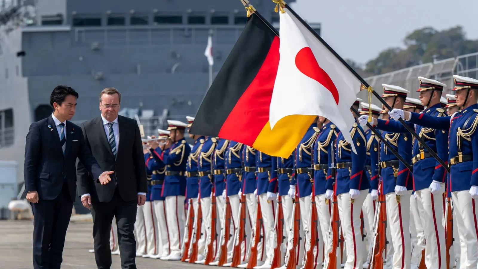 Verteidigungsminister Boris Pistorius (SPD) in Japan (Foto: Peter Kneffel/dpa)