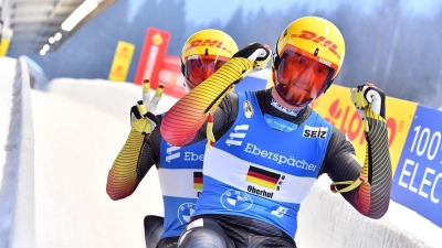 Toni Eggert (r) und Sascha Benecken haben den EM-Titel im Gesamtweltcup gewonnen. (Foto: Martin Schutt/dpa-Zentralbild/dpa)