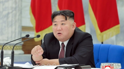 Kim Jong Un, Machthaber in Nordkorea, in Pjöngjang. Dieses Bild wurde von der staatlichen nordkoreanischen Nachrichtenagentur KCNA zur Verfügung gestellt. Der Inhalt kann nicht unabhängig verifiziert werden. (Foto: -/KCNA/dpa)