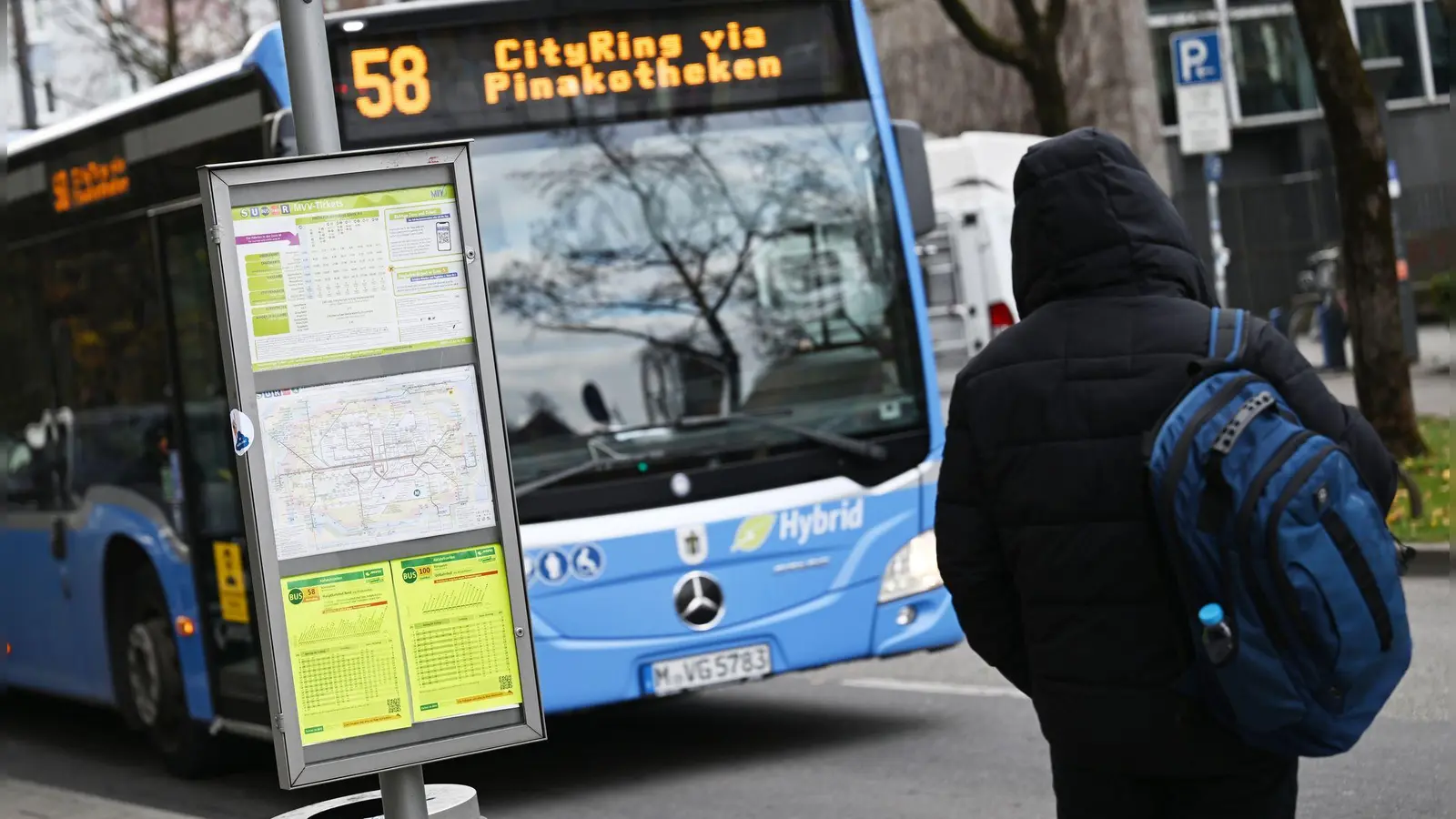Gemessen an den angebotenen Strecken in den Fahrplänen haben Bayerns Busse und Bahnen 2025 rund 19 Millionen Kilometer mehr zurückgelegt als noch 2024. (Symbolbild) (Foto: Angelika Warmuth/dpa)