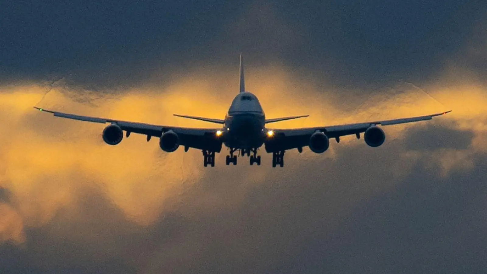 Für die Flugreisen von Politikern gibt es eine neue Regelung. (Foto: Boris Roessler/dpa)