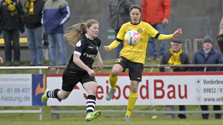 Annika Kömm (rechts, hier gegen Wacker München) erzielte gegen den SV Alberweiler den 4:0-Endstand. (Foto: Martin Rügner)