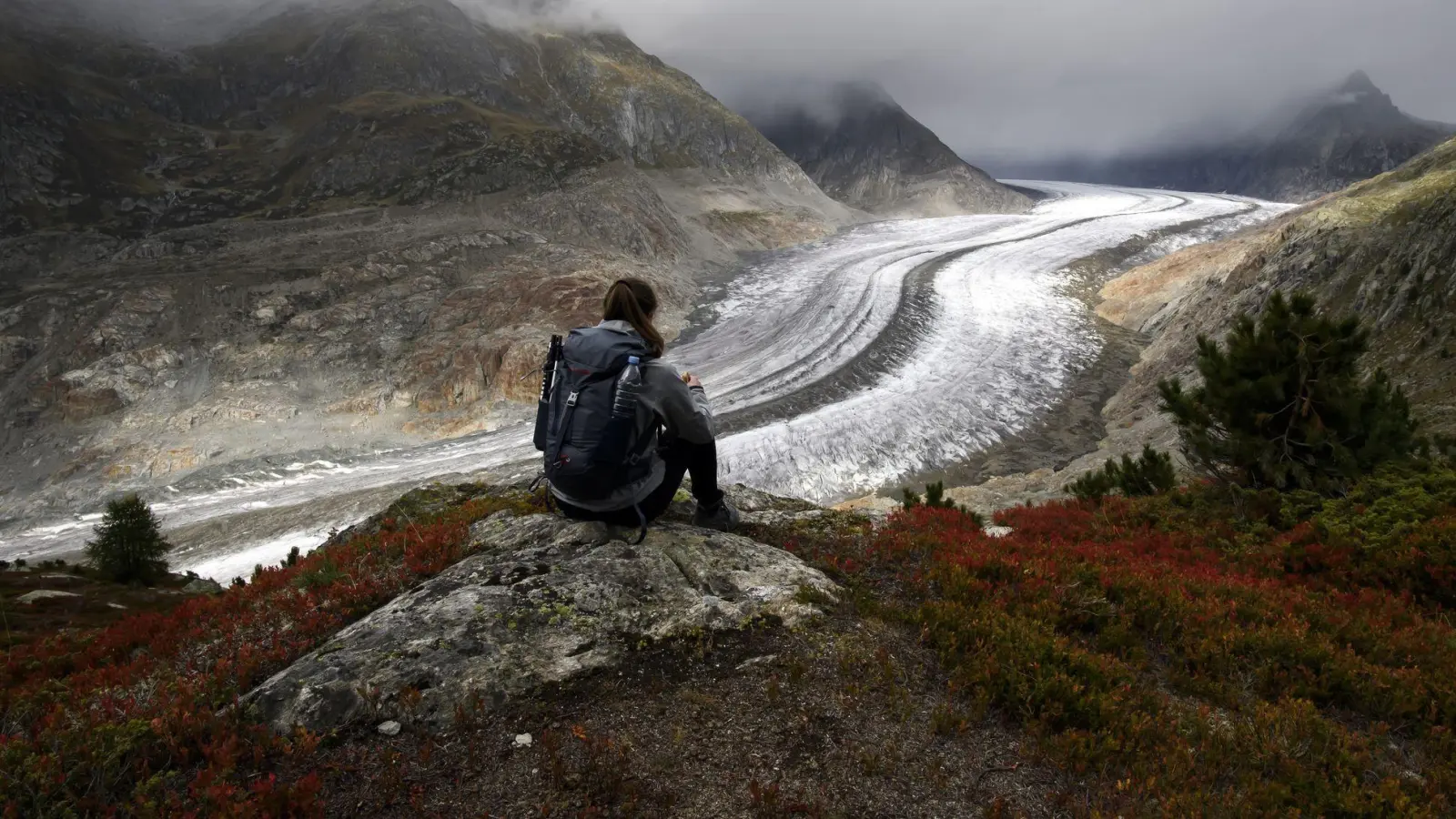 Seit Ende Juni geht es bei der Schmelze schon an die Substanz der Gletscher. (Archivbild) (Foto: Anthony Anex/KEYSTONE/dpa)