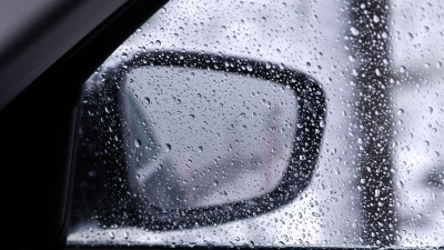 Das Wetter bleibt auch am Feiertag ungemütlich. (Archiv) (Foto: Karl-Josef Hildenbrand/dpa)
