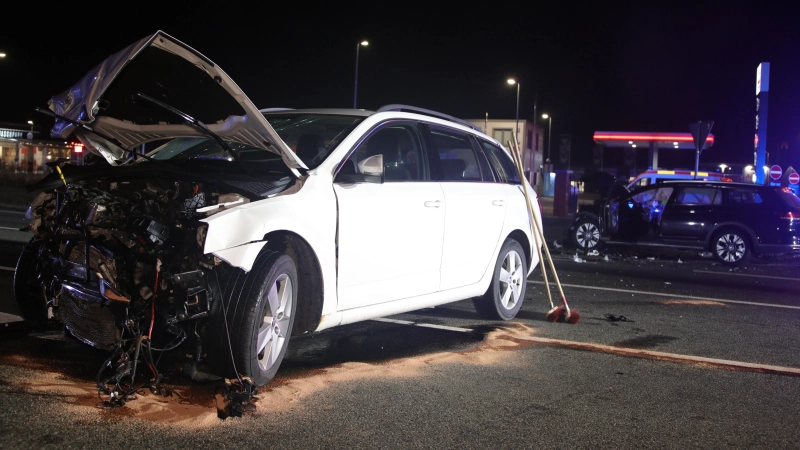 Insgesamt ist bei dem Unfall auf der B13 ein Sachschaden von etwa 25.000 Euro entstanden, so die Polizei. (Foto: NEWS5/Markus Zahn)