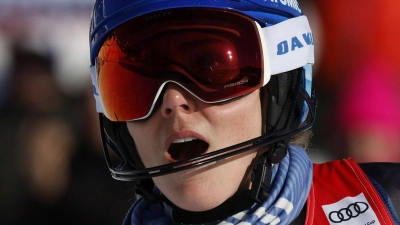 Ski-Star Mikaela Shiffrin hat nervenaufreibende Wochen hinter sich. (Foto: Alessandro Trovati/AP/dpa)