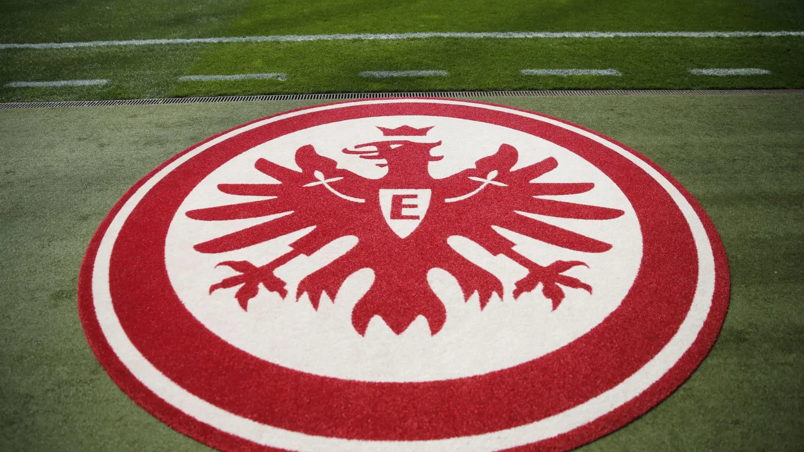 Auf dem Transfer-Markt fündig geworden: Eintracht Frankfurt verpflichtet Torwart-Talent  aus Albanien. (Foto: Frank Rumpenhorst/dpa)