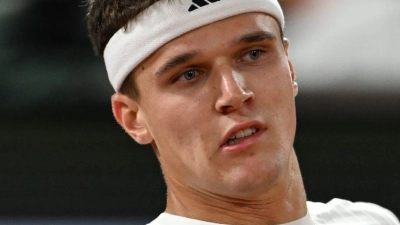 Jakub Mensik steht erstmals in einem Grand-Slam-Halbfinale - und fordert Alexander Zverev. (Foto: Emma Da Silva/AP/dpa)