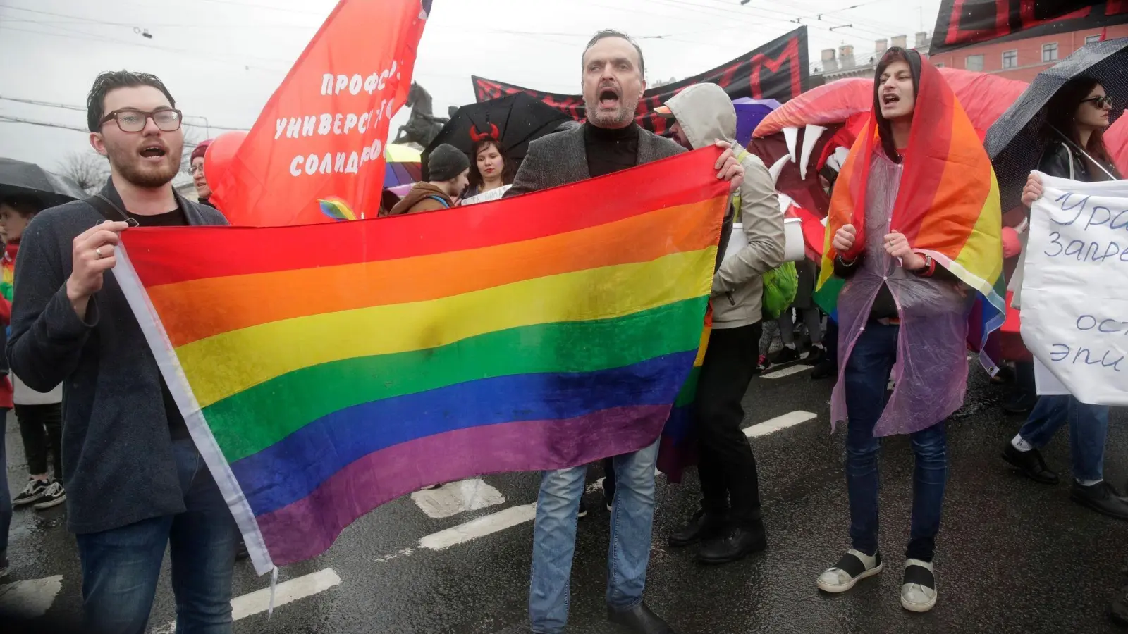 Unabhängige russische Medien weisen  darauf hin, dass die Richter nicht einmal klar gestellt hätten, wer genau in ihren Augen der „LGBT-Bewegung“ angehört (Archivbild). (Foto: ---/AP/dpa)