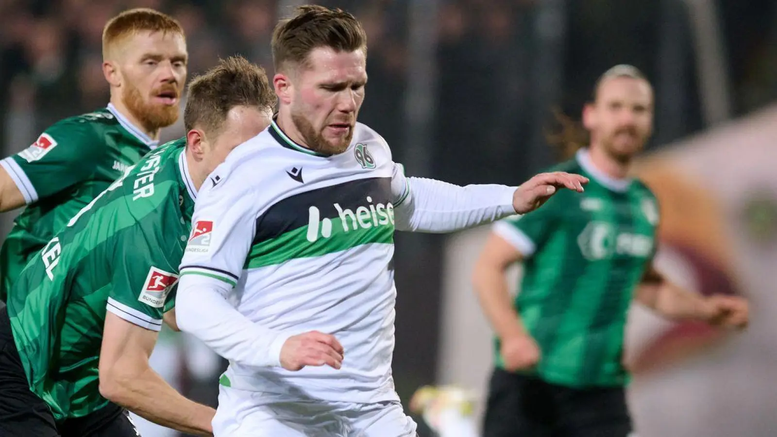 Torjäger Benjamin Källman brachte Hannover in Münster in Führung. (Foto: Bernd Thissen/dpa)