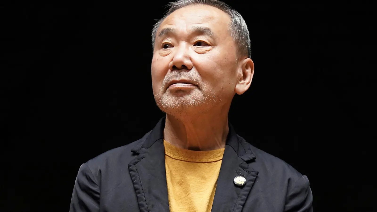 Haruki Murakami hat sich gegen die Neubebauung eines historischen Parks in Tokio ausgesprochen. (Foto: Eugene Hoshiko/AP/dpa)
