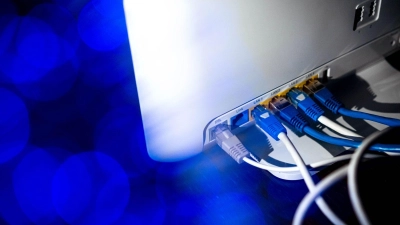 Was kommt raus? - Nicht immer die Geschwindigkeit, für die man auch bezahlt. (Foto: Sina Schuldt/dpa/dpa-tmn)