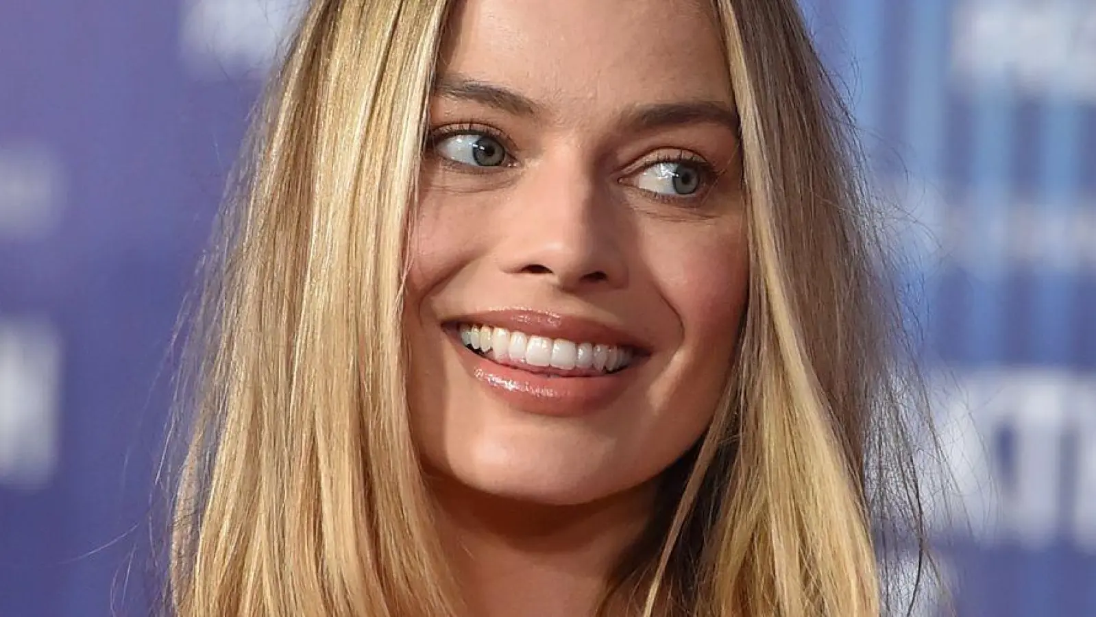 Die Hollywoodstars Margot Robbie (35) und Jacob Elordi (28) sind im Trailer zu einem neuen Film von „Saltburn“-Regisseurin Emerald Fennell als Liebespaar zu sehen. (Archivbild) (Foto: Jordan Strauss/Invision/AP/dpa)