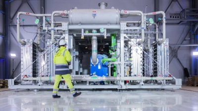 Ein Elektrolyseur für die Herstellung von grünem Wasserstoff bei Air Liquide in Oberhausen. (Foto: Rolf Vennenbernd/dpa)