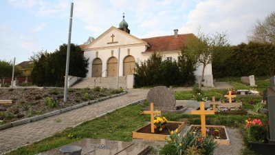 Die Leichenhalle und den Friedhof Lehrberg stellen einen Investitionsschwerpunkt in diesem Jahr dar. (Foto: Alexander Biernoth)