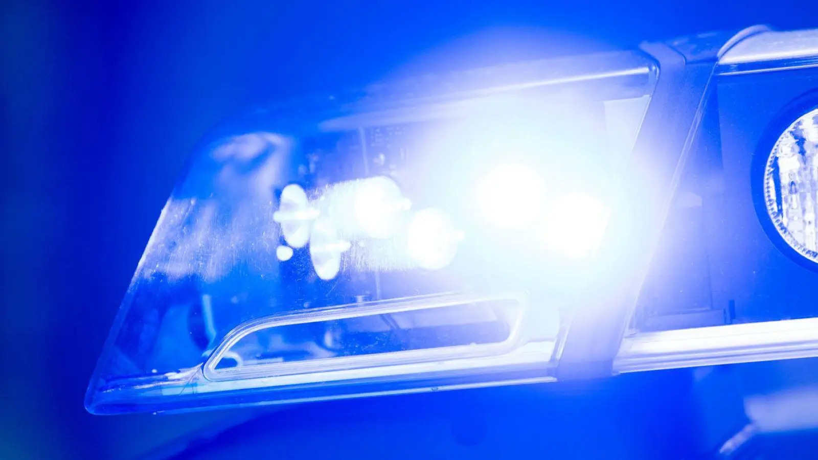 Bei der „Sonderkontrolle Schwerverkehr“ hat die Polizei genauer hingeschaut. (Symbolbild) (Foto: Lino Mirgeler/dpa)