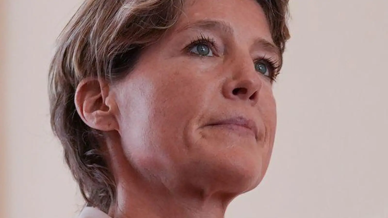 Christina Block auf dem Weg zum Sitzungssaal im Strafjustizgebäude. (Foto: Marcus Brandt/dpa)