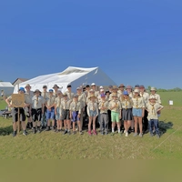 Stolz sind die Ansbacher Pfadfinder auf ihr neues Küchenzelt. (Foto: Jonathan Leykamm)