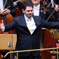 Chefdirigent Lahav Shani und die Münchner Philharmoniker lieferten ein begeisterndes Konzert in München ab. (Archivbild) (Foto: Bernd von Jutrczenka/dpa)