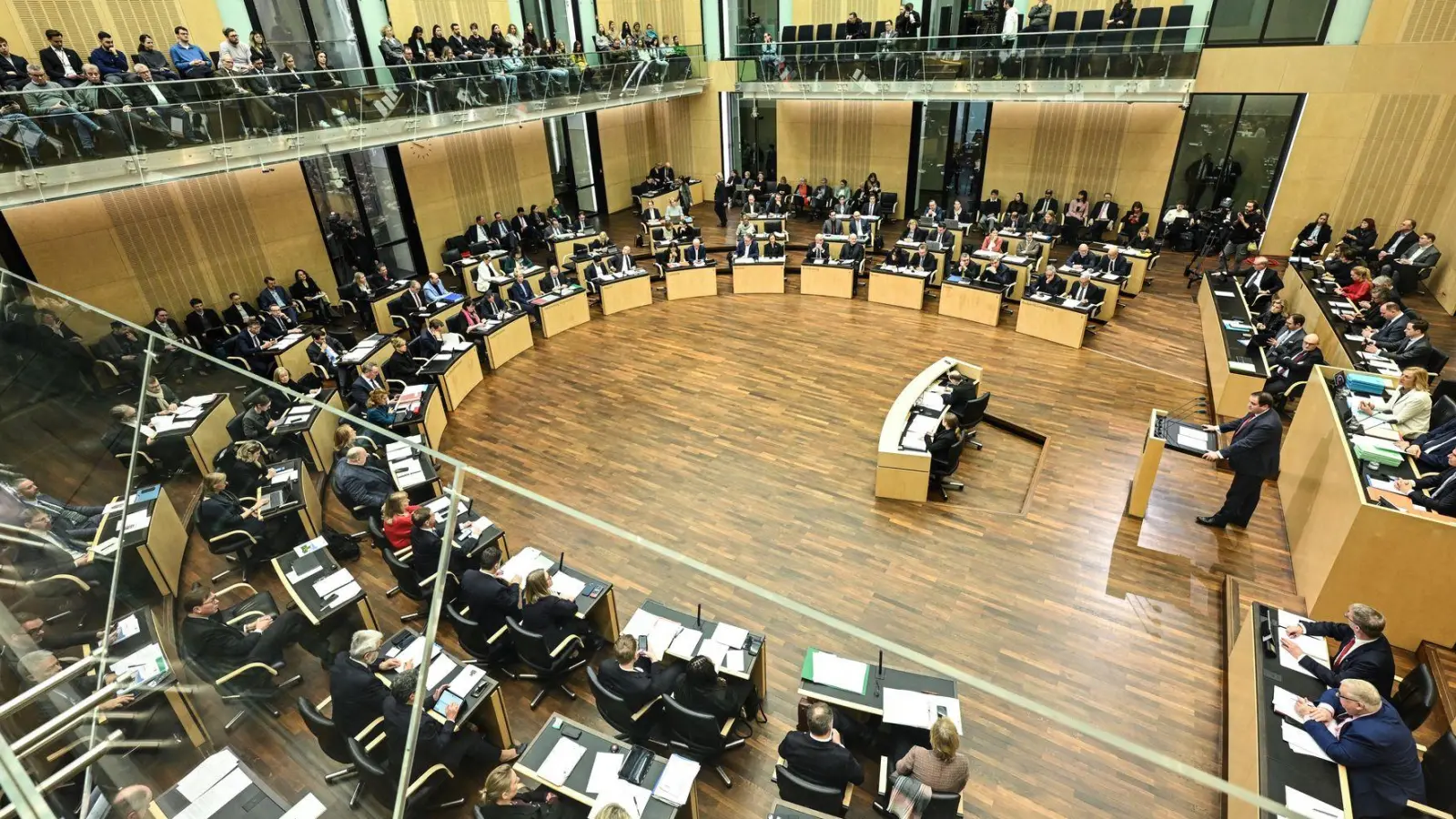 Der Bundesrat segnet Gesetze zum Schutz kritischer Infrastruktur und zur Reform des Luftsicherheitsgesetzes ab. (Archivbild) (Foto: Britta Pedersen/dpa)