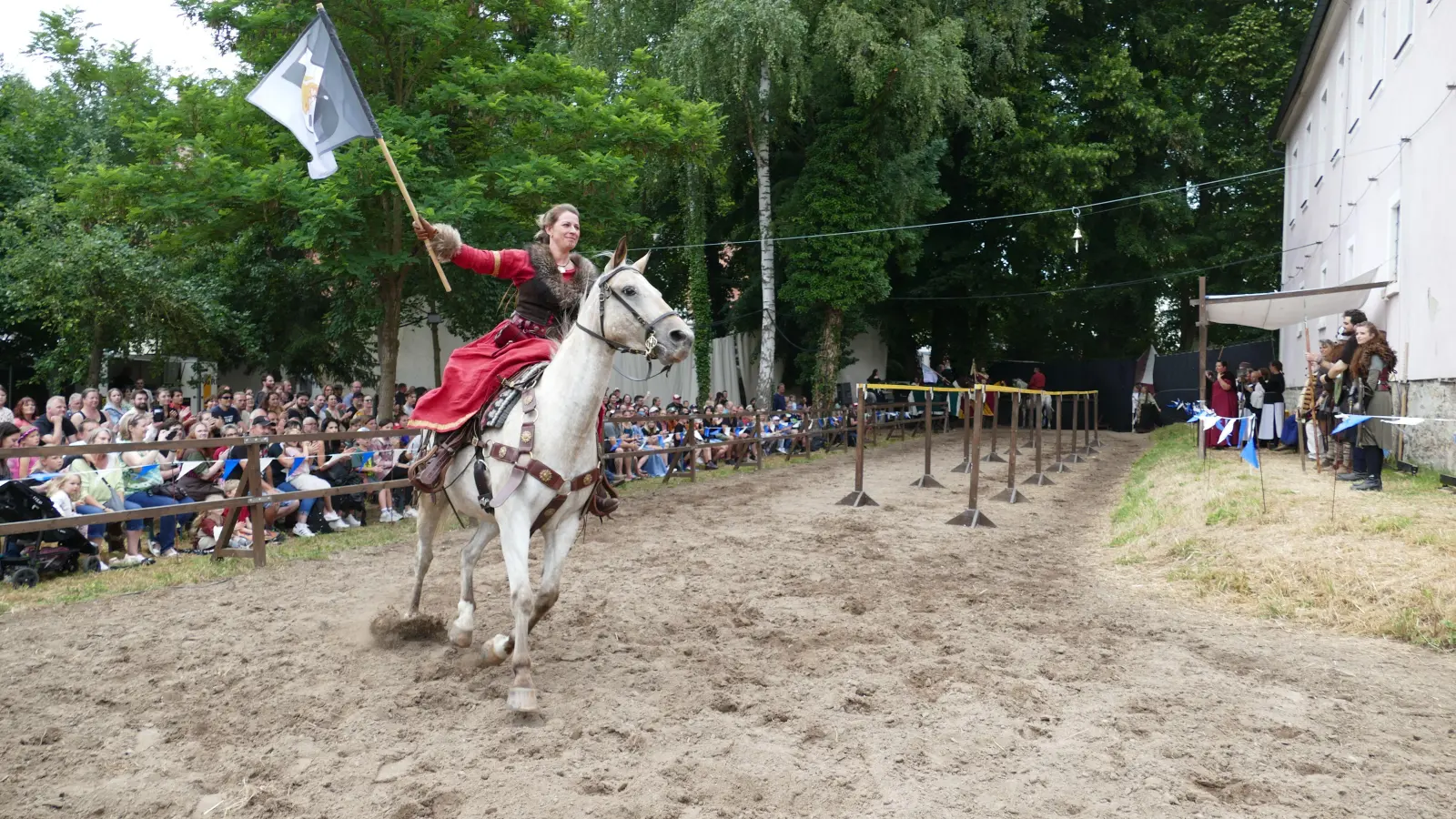 Flotter Auftakt des Ritterturniers bei den Rittertagen in Uffenheim 2023. (Foto: Sylvia Fehlinger)