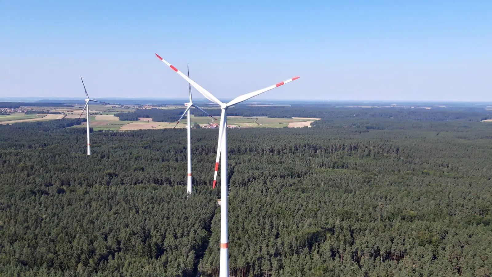 Mitten im Birkenfelser Forst wurde ein Bürgerwindpark als Gemeinschaftsprojekt der kommunalen Allianz NorA verwirklicht. Er könnte nun als Vorbild für einen weiteren Windpark dienen. (Foto: Andrea Walke)