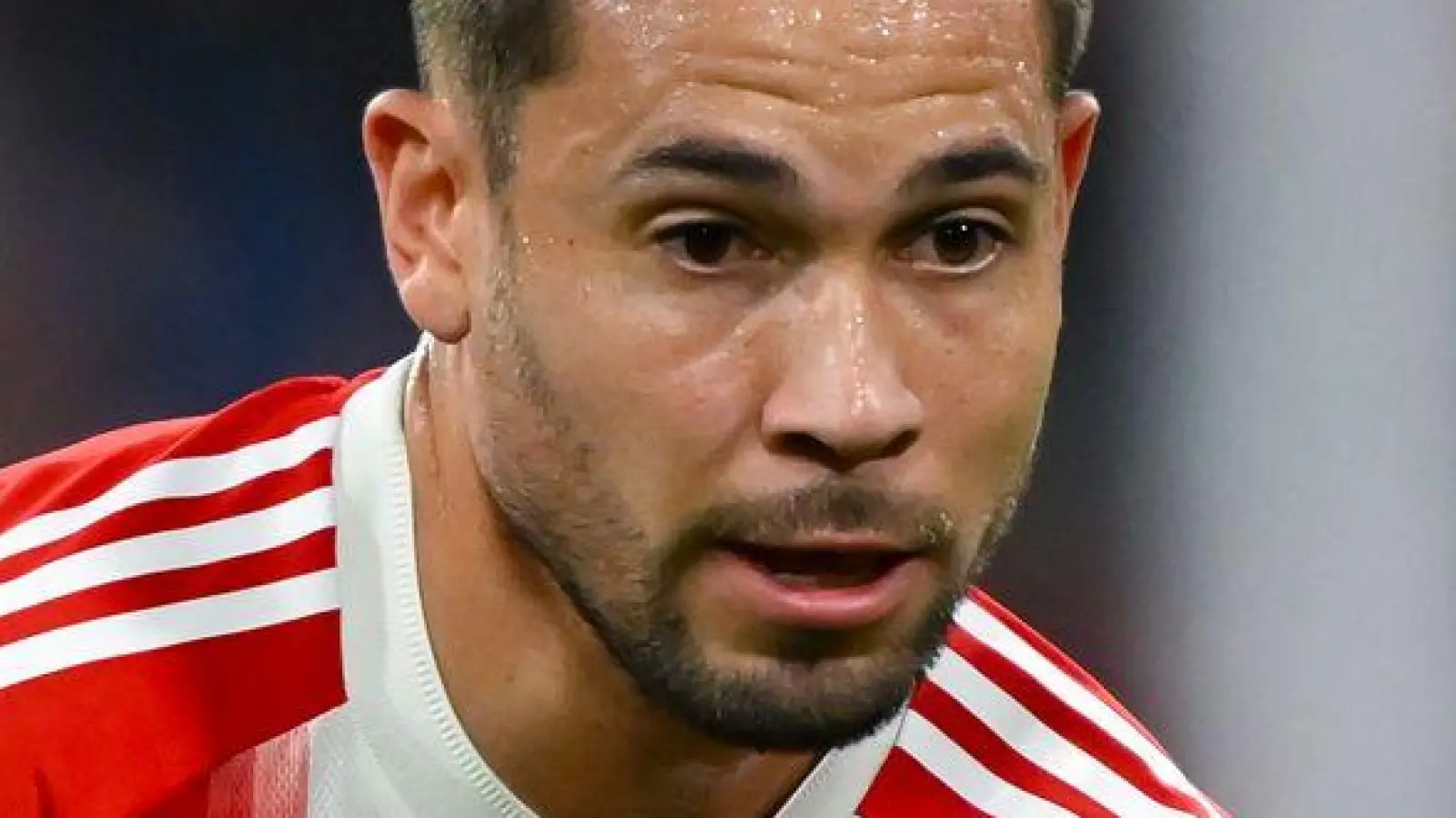 Raphaël Guerreiro verletzte sich gegen den HSV an den Rippen. (Foto: Sven Hoppe/dpa)