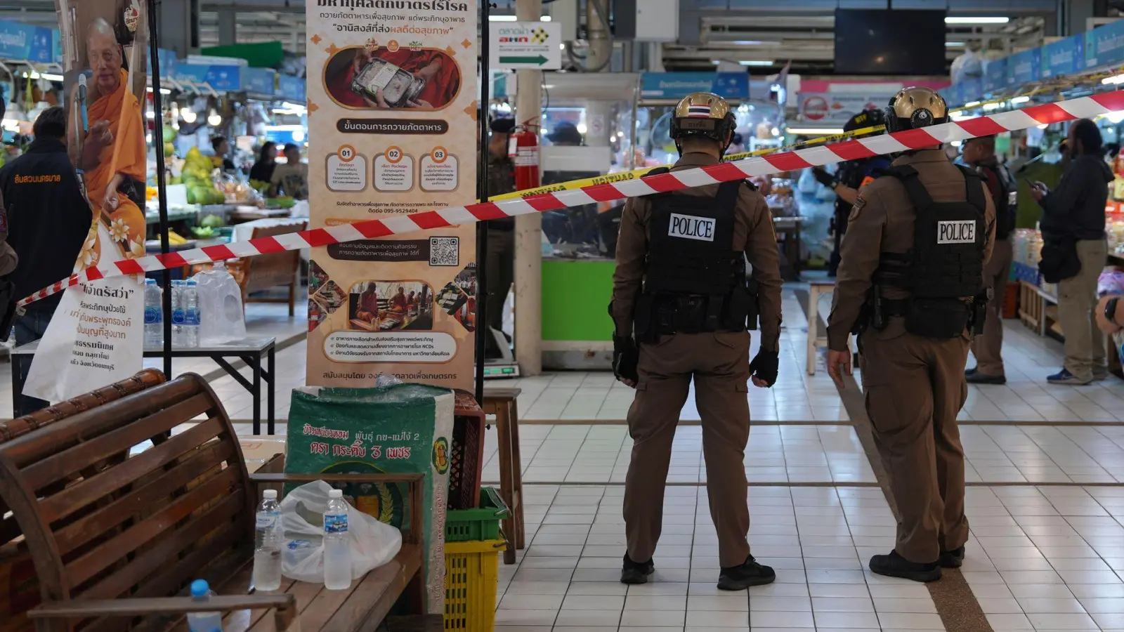 Warum der Mann schoss, ist noch unklar. (Foto: Nava Sangthong/AP/dpa)