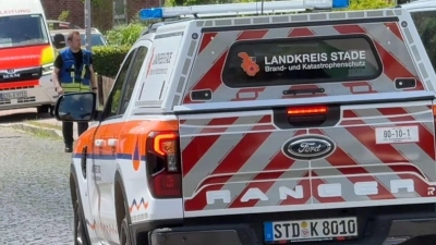 Die Polizei nahm zwei Menschen fest. (Foto: NWM-TV/dpa)