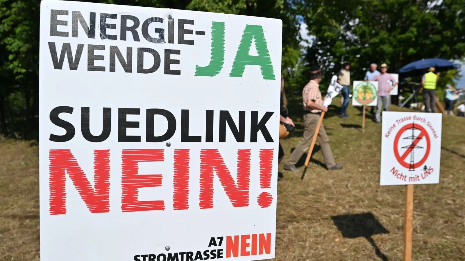 Nicht alle Bürger begrüßen das Projekt. (Foto: Martin Schutt/dpa)