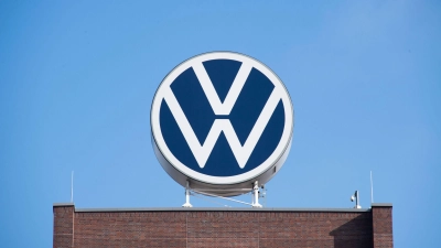 Der zuletzt wenig ausgelastete Stammsitz von Volkswagen in Wolfsburg hat konzernintern den Zuschlag für ein zusätzliches E-Modell ab dem Jahr 2026 erhalten. (Foto: Julian Stratenschulte/dpa)
