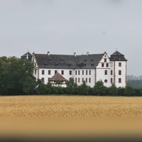 Einen Blick auf Schloss Walkershofen wird man auch auf einem der neuen geplanten Wanderwege erhaschen können. (Foto: Ute Niephaus)