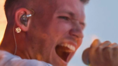 Erst Feuer, jetzt Eis: Julian Sommer zieht es im Winter auch auf die Skipiste. (Archivbild) (Foto: Christoph Reichwein/dpa)