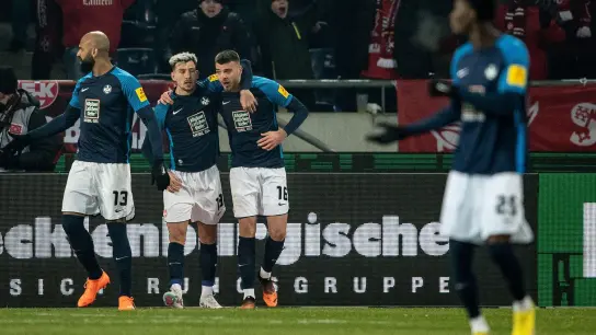 Kaiserslautern gewann in Hannover nach 0:1-Rückstand noch mit 3:1. (Foto: Swen Pförtner/dpa)