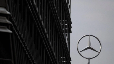 Beschäftigte von Mercedes-Benz machen mobil gegen die Sparpläne des Vorstands. (Archivbild) (Foto: Marijan Murat/dpa)