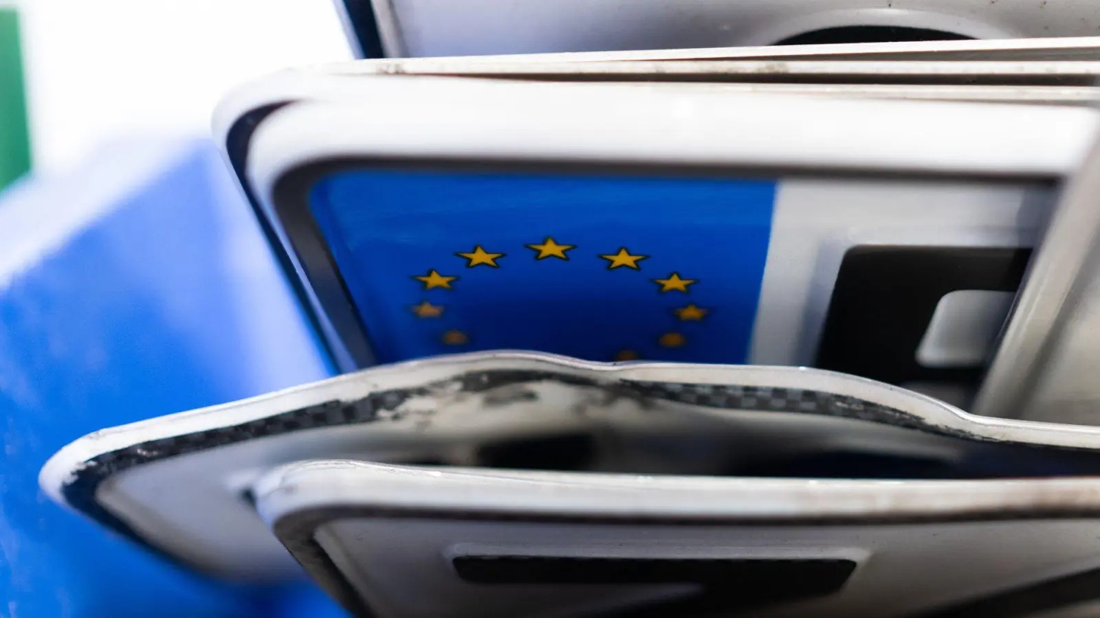 Dutzende kleinere Städte wollen eigene Nummernschilder. (Symbolbild)  (Foto: Sebastian Gollnow/dpa)