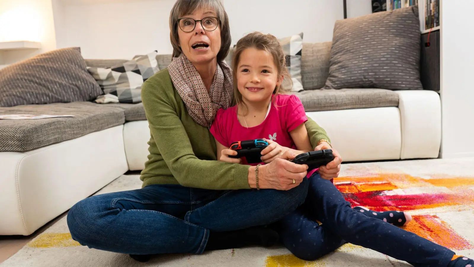 Bei den Großeltern gelten oft andere Regeln - und das ist auch in Ordnung. (Foto: Benjamin Nolte/dpa-tmn)