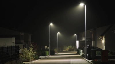 Die meisten Straßenlaternen in Leutershausen sind bereits auf moderne LED-Technik umgerüstet. Der Rest soll heuer folgen. (Symbolbild: Fabian Hähnlein)