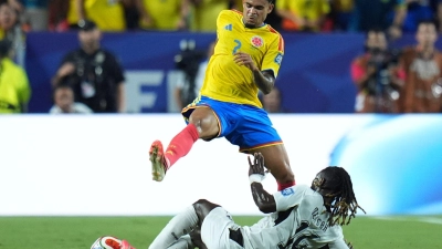 Bayerns Luis Díaz und Kolumbien stehen bei der WM im Achtelfinale. (Foto: Jeff Roberson/AP/dpa)